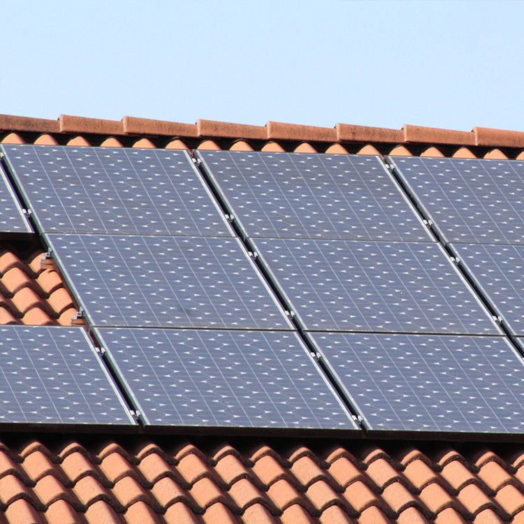 Pannello solare a 400 Watt pieno nero con superficie vetrata e 12 anni di lavorazione